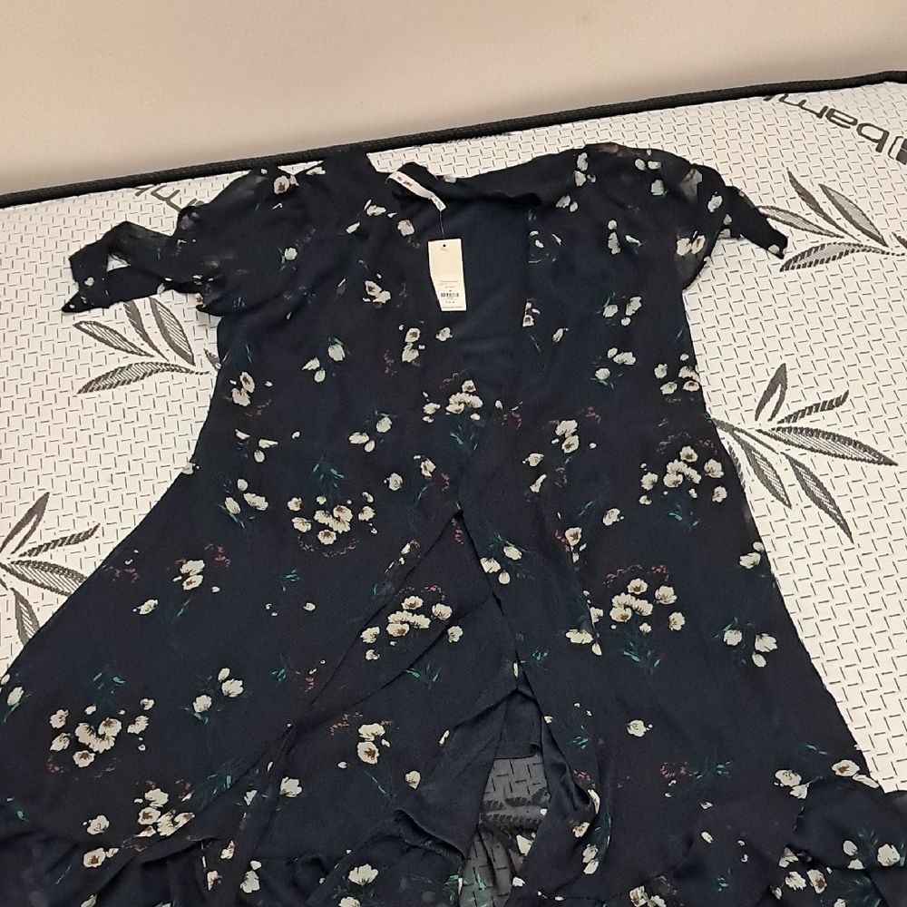 Francesca's Collections Dark Floral Kimono